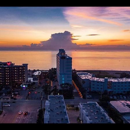 Across The Ocean Few Steps To Beach Contemporary Three Bedroom Townhouse ポンパノビーチ エクステリア 写真