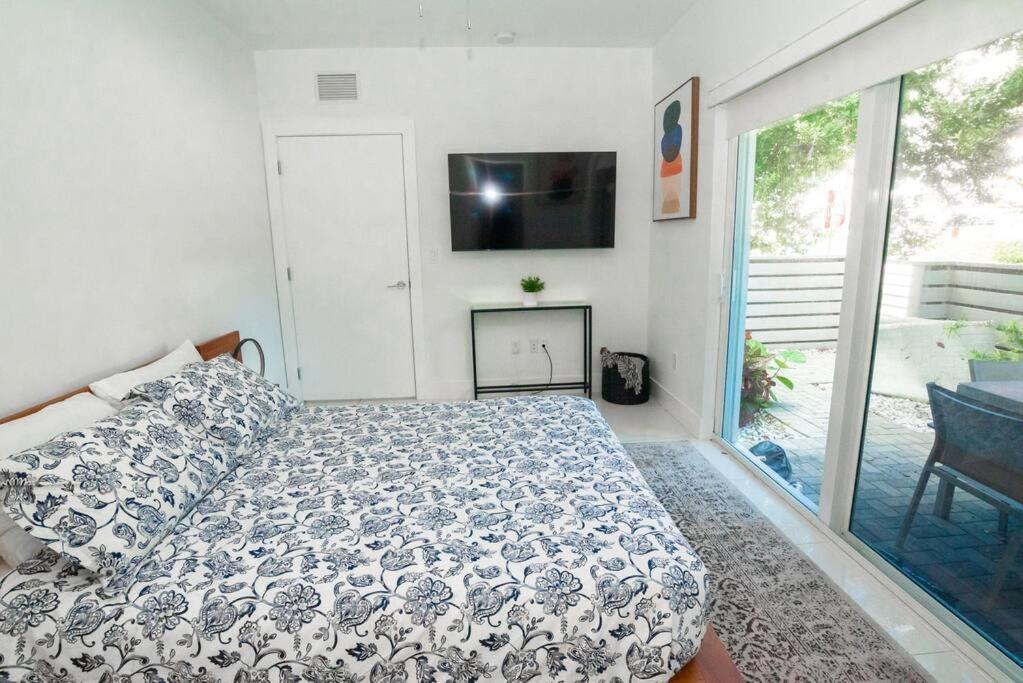Across The Ocean Few Steps To Beach Contemporary Three Bedroom Townhouse ポンパノビーチ エクステリア 写真