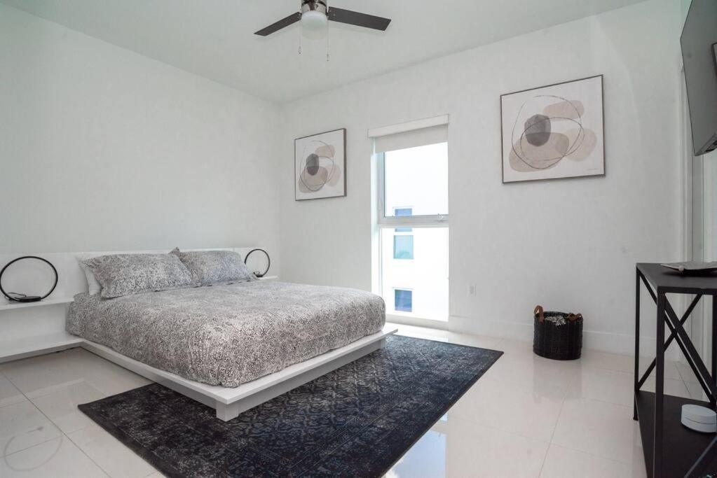 Across The Ocean Few Steps To Beach Contemporary Three Bedroom Townhouse ポンパノビーチ エクステリア 写真
