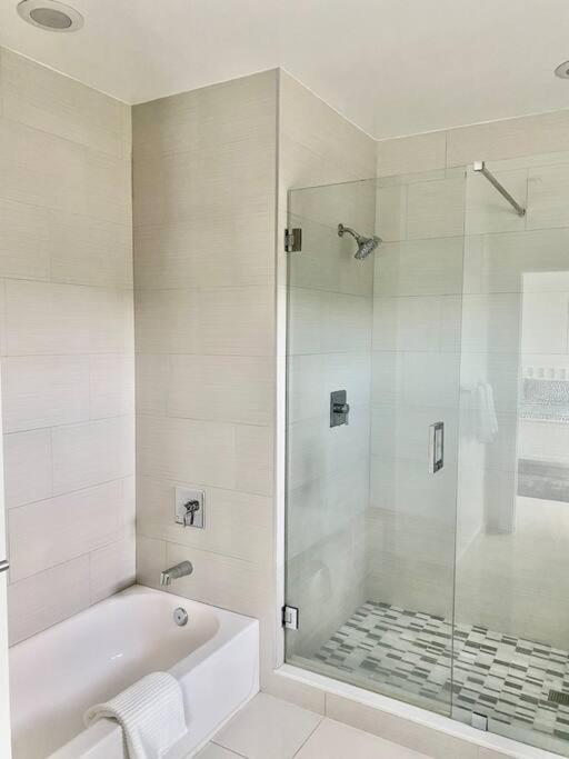 Across The Ocean Few Steps To Beach Contemporary Three Bedroom Townhouse ポンパノビーチ エクステリア 写真
