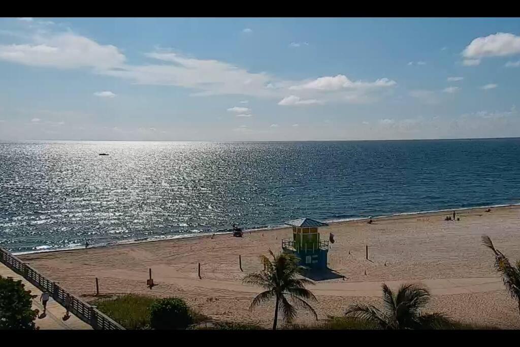 Across The Ocean Few Steps To Beach Contemporary Three Bedroom Townhouse ポンパノビーチ エクステリア 写真