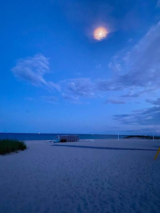 Across The Ocean Few Steps To Beach Contemporary Three Bedroom Townhouse ポンパノビーチ エクステリア 写真