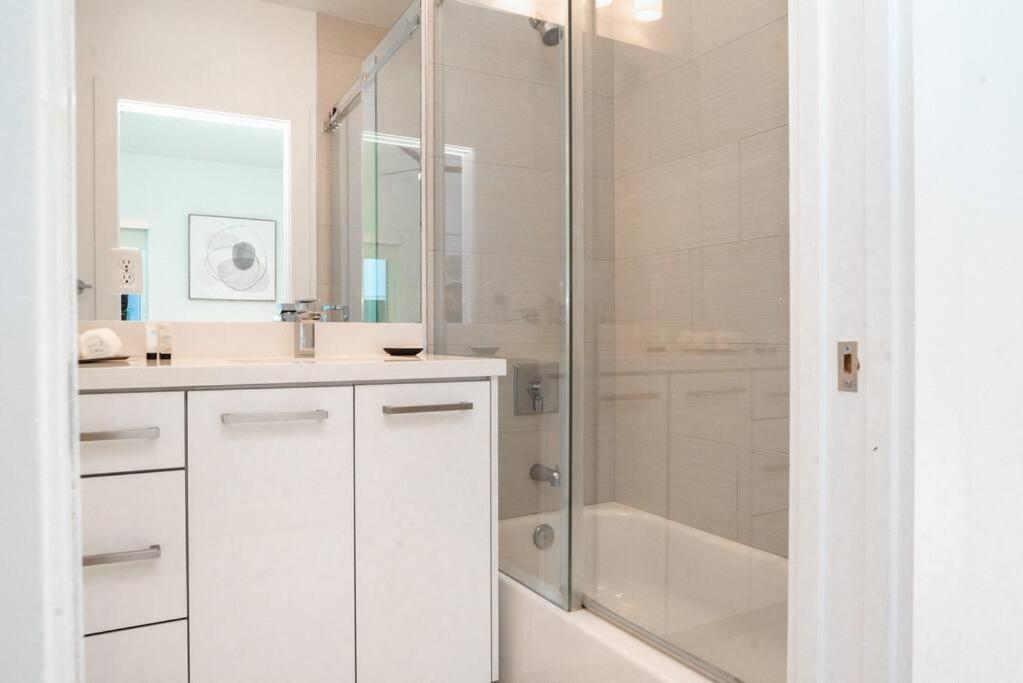 Across The Ocean Few Steps To Beach Contemporary Three Bedroom Townhouse ポンパノビーチ エクステリア 写真