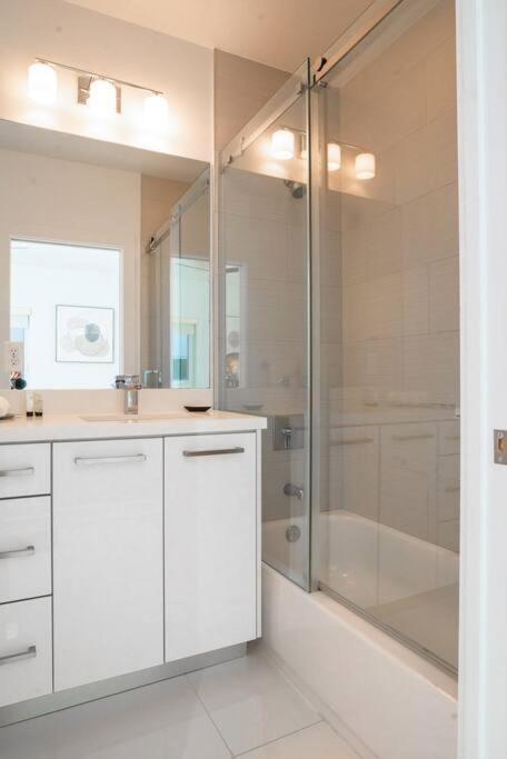 Across The Ocean Few Steps To Beach Contemporary Three Bedroom Townhouse ポンパノビーチ エクステリア 写真