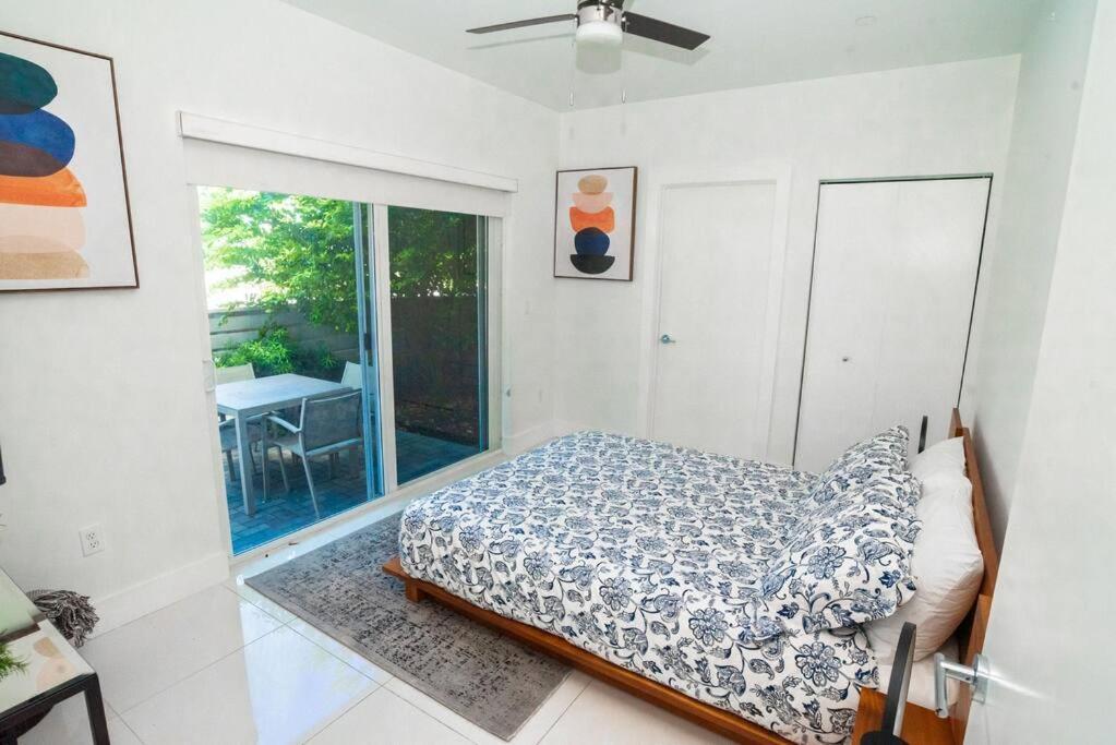 Across The Ocean Few Steps To Beach Contemporary Three Bedroom Townhouse ポンパノビーチ エクステリア 写真