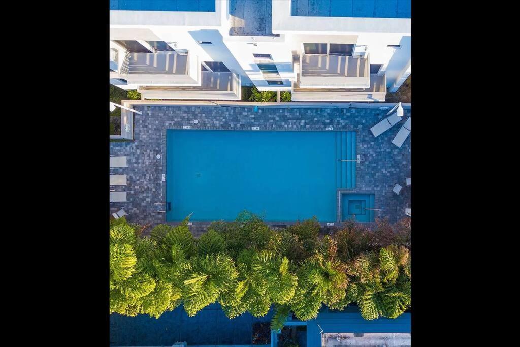 Across The Ocean Few Steps To Beach Contemporary Three Bedroom Townhouse ポンパノビーチ エクステリア 写真