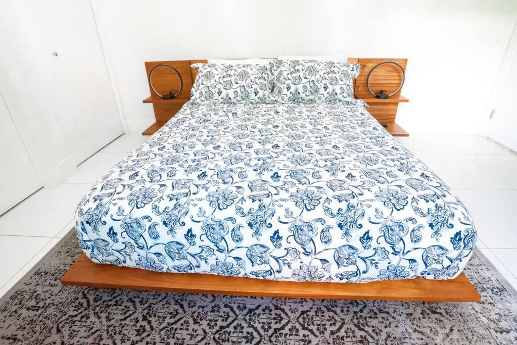Across The Ocean Few Steps To Beach Contemporary Three Bedroom Townhouse ポンパノビーチ エクステリア 写真