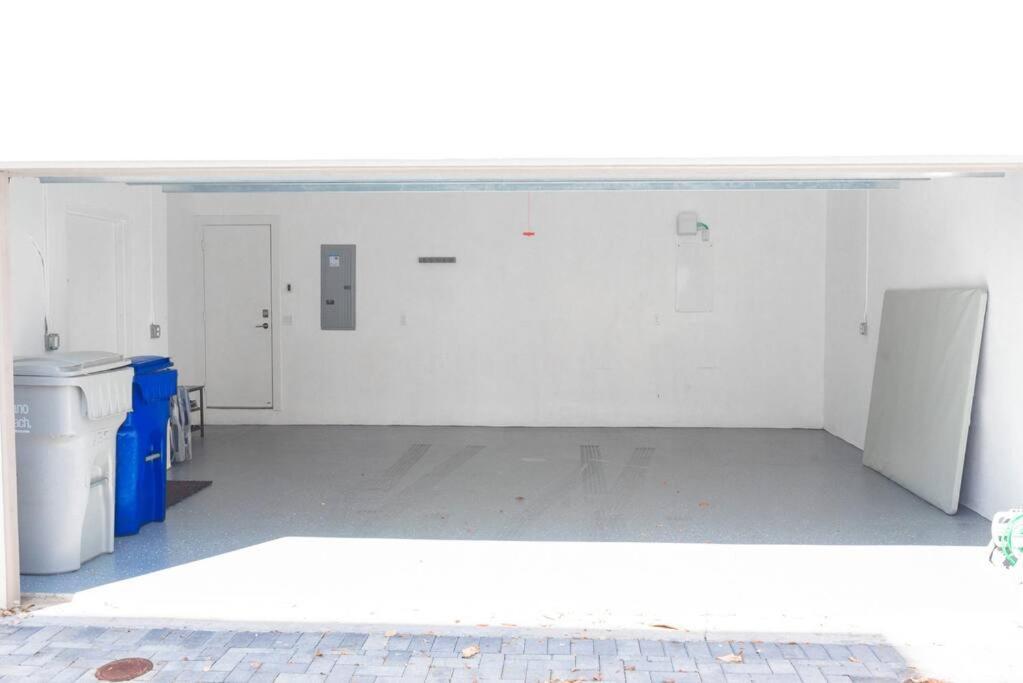 Across The Ocean Few Steps To Beach Contemporary Three Bedroom Townhouse ポンパノビーチ エクステリア 写真