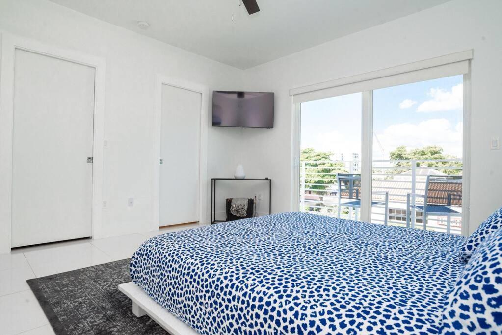 Across The Ocean Few Steps To Beach Contemporary Three Bedroom Townhouse ポンパノビーチ エクステリア 写真