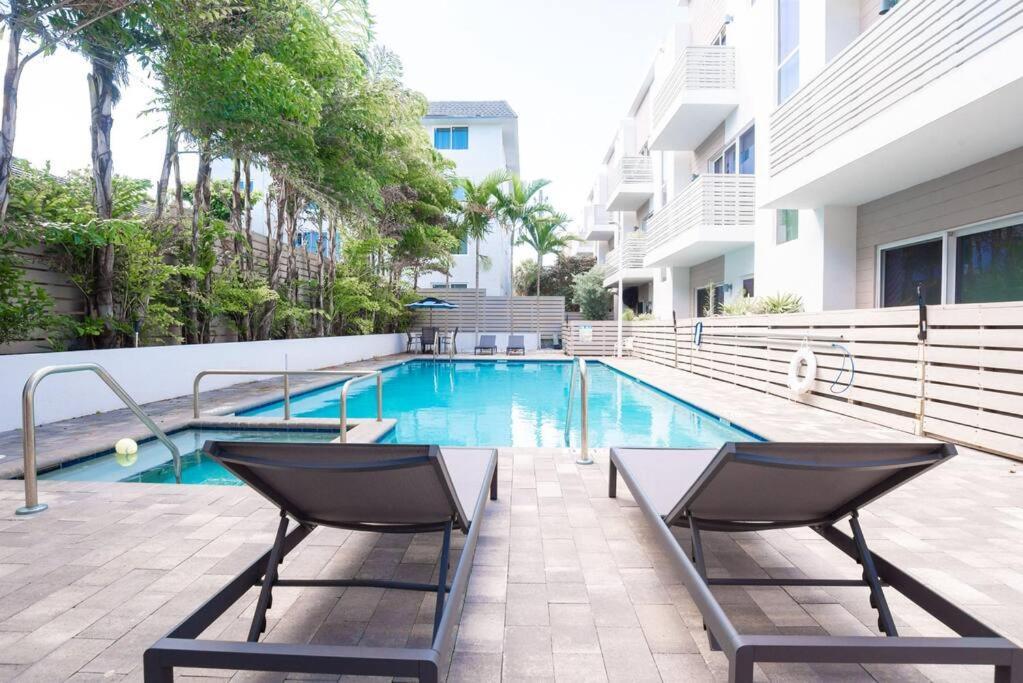 Across The Ocean Few Steps To Beach Contemporary Three Bedroom Townhouse ポンパノビーチ エクステリア 写真