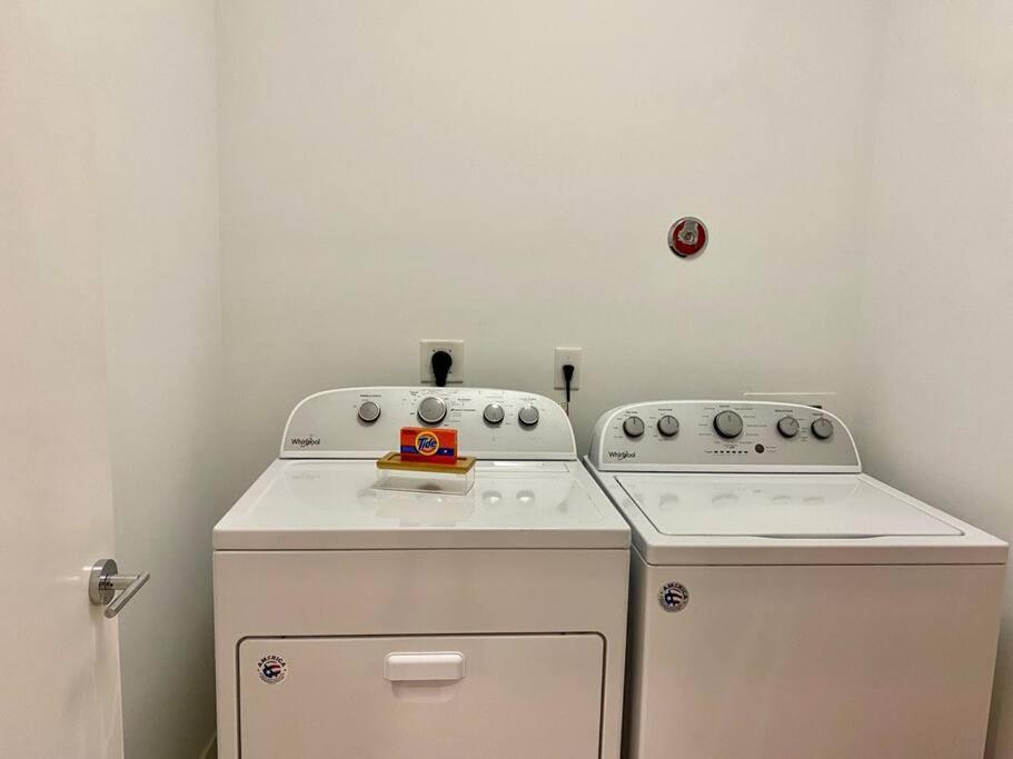 Across The Ocean Few Steps To Beach Contemporary Three Bedroom Townhouse ポンパノビーチ エクステリア 写真