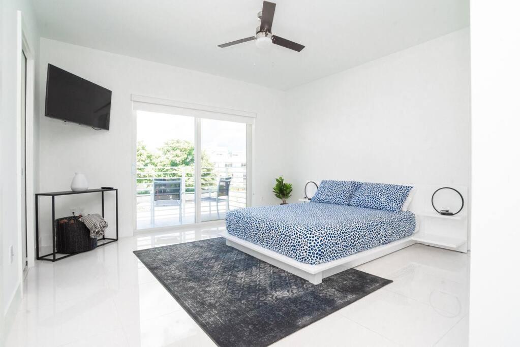 Across The Ocean Few Steps To Beach Contemporary Three Bedroom Townhouse ポンパノビーチ エクステリア 写真