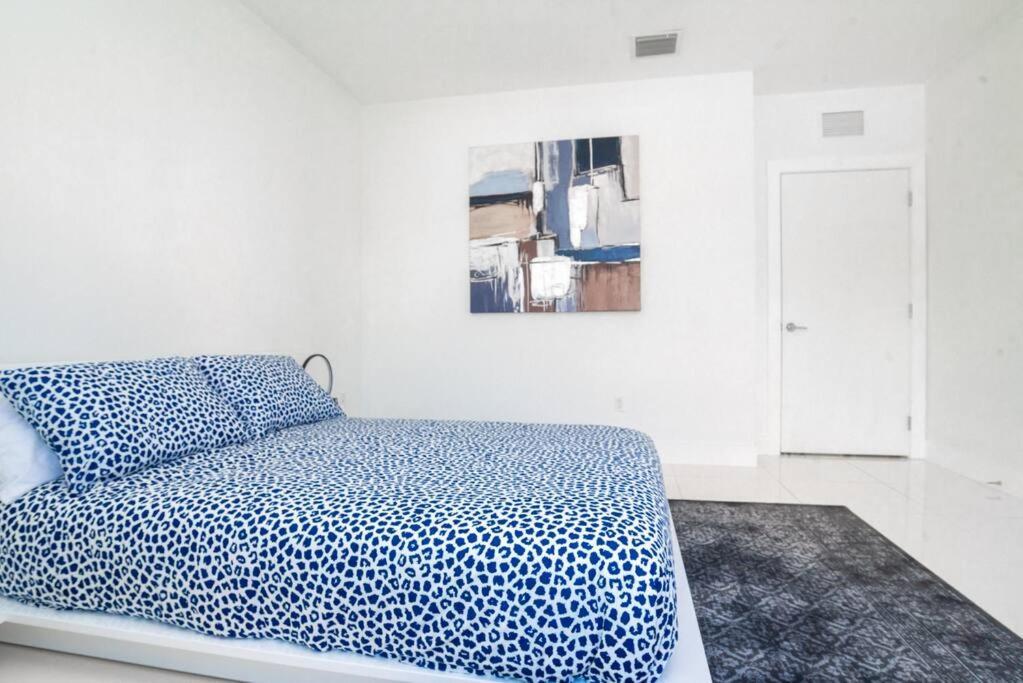 Across The Ocean Few Steps To Beach Contemporary Three Bedroom Townhouse ポンパノビーチ エクステリア 写真