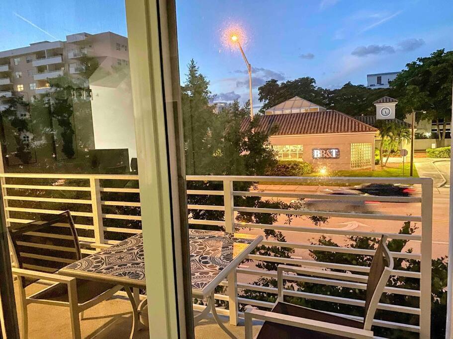 Across The Ocean Few Steps To Beach Contemporary Three Bedroom Townhouse ポンパノビーチ エクステリア 写真