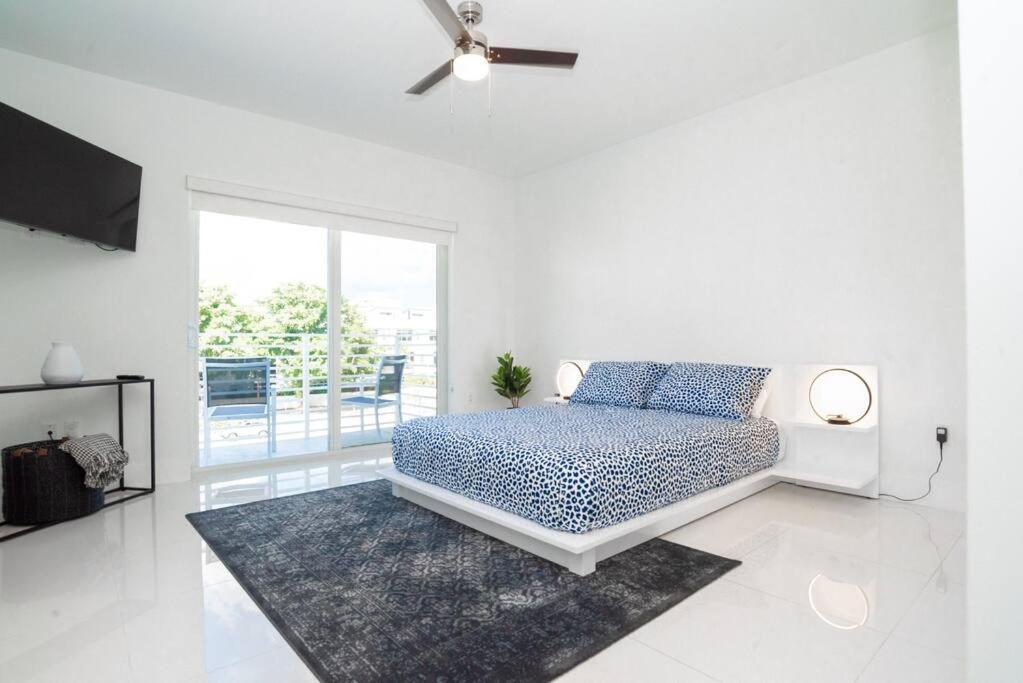 Across The Ocean Few Steps To Beach Contemporary Three Bedroom Townhouse ポンパノビーチ エクステリア 写真