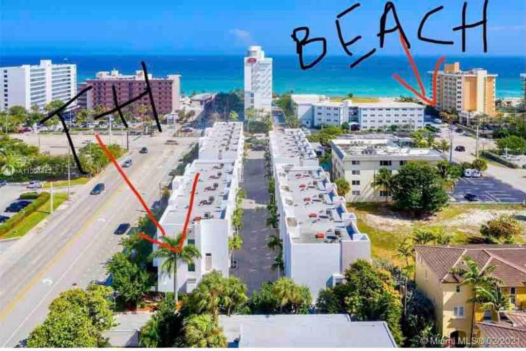 Across The Ocean Few Steps To Beach Contemporary Three Bedroom Townhouse ポンパノビーチ エクステリア 写真