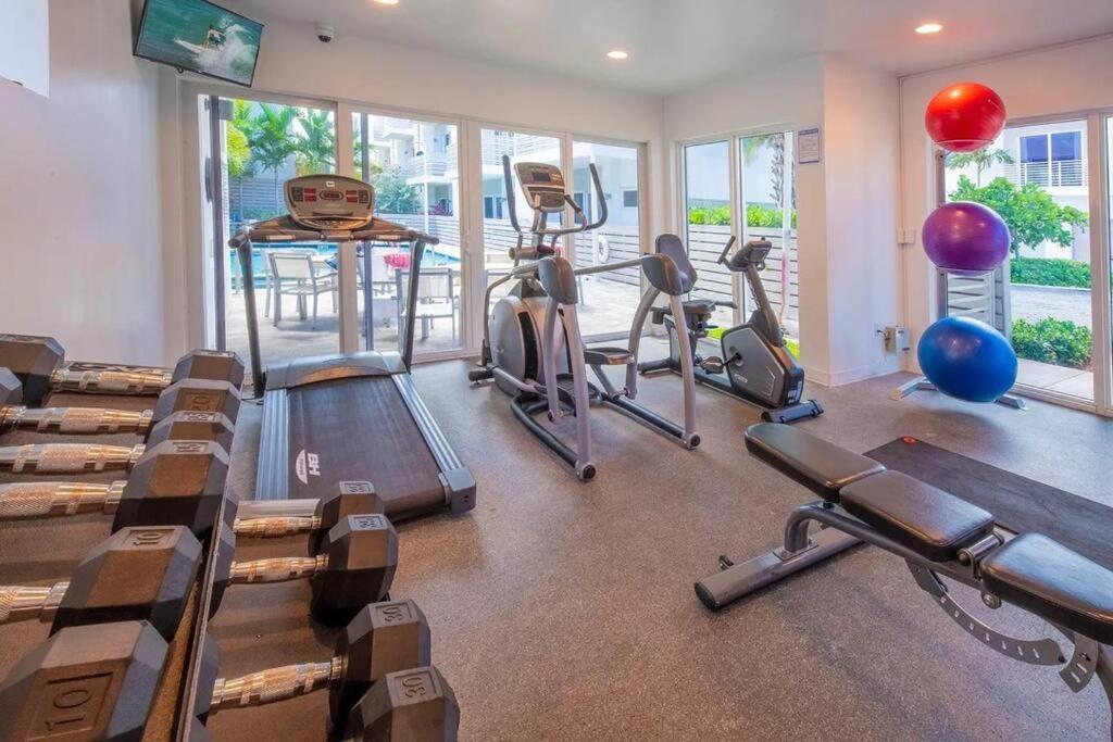 Across The Ocean Few Steps To Beach Contemporary Three Bedroom Townhouse ポンパノビーチ エクステリア 写真
